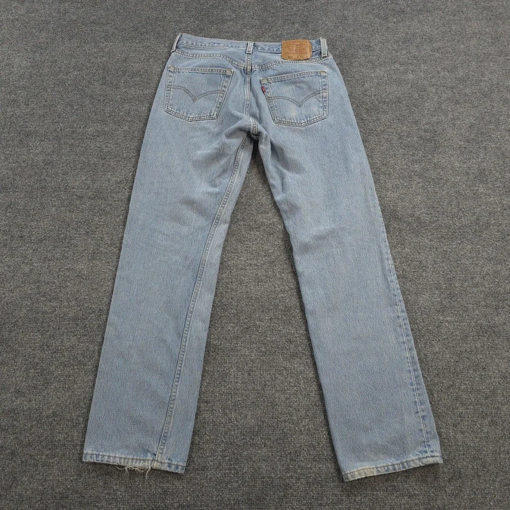 Vintage Levis Jeans Mens 32x32 Light Blue Denim 501 Button Fly Made USA 90s